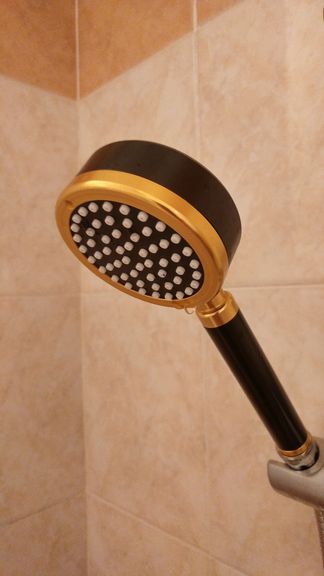 Bathroom shower head model 114 black gold2 سر دوش حمام مدل ۱۱۴ مشکی طلایی